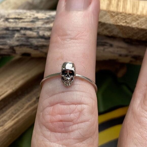 Sterling Silver Skull With Hollow Eyes Ring Sizes 5,6,8,9 - Picture 1 of 4